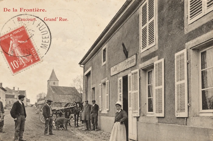 Entrée sud de Raucourt avant 1914 avec le Café de Lorraine